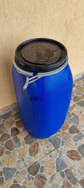 Butoi plastic cu capac si cerc 130 L,